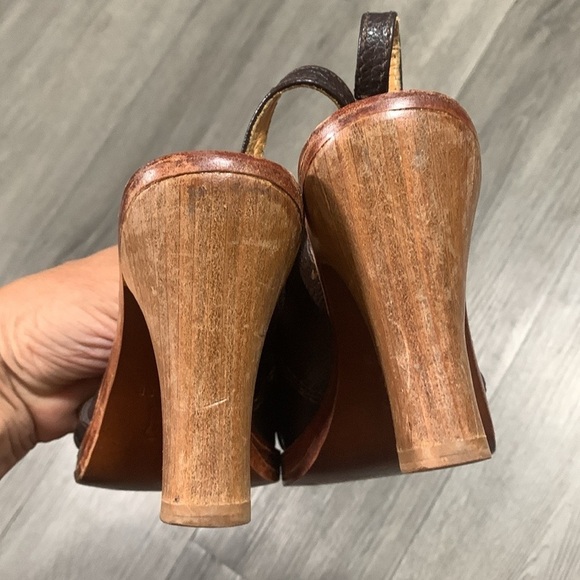 Maneesilp Handmade Deep Brown Leather Wood Heel Sandals with Gold Details - Picture 4 of 12